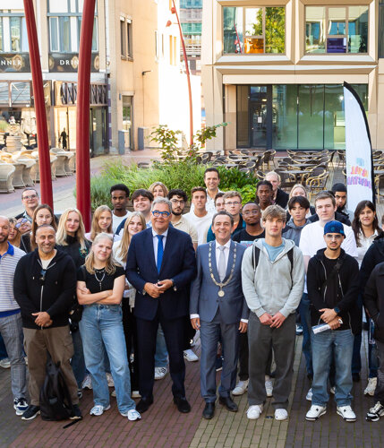 Feestelijke start: nieuwe studenten ontdekken Zoetermeer en het Dutch Innovation Park